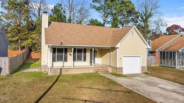 1521 Kara Court, Fayetteville, NC 28304