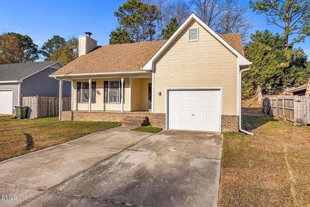1521 Kara Court, Fayetteville, NC 28304