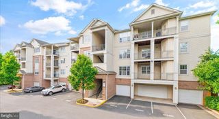 12100 GARDEN GROVE CIR #204, Fairfax, VA 22030