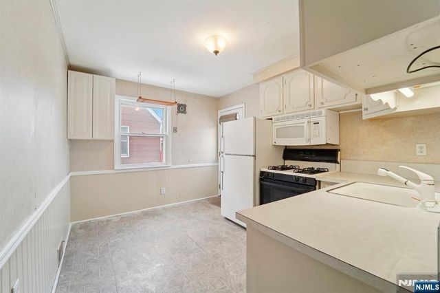 187 OLIVE Avenue, Pompton Lakes, NJ 07442