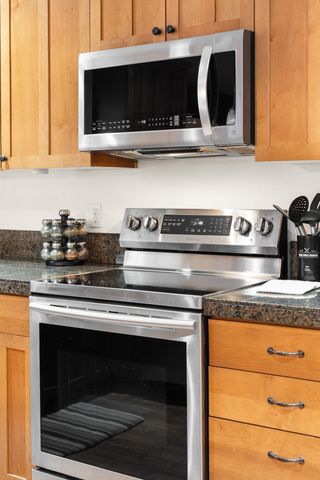 55387 Gross Drive, Bend, OR 97707