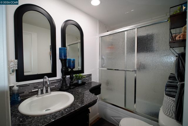 3875 Castro Valley Blvd 32, Castro Valley, CA 94546