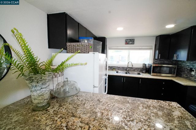 3875 Castro Valley Blvd 32, Castro Valley, CA 94546