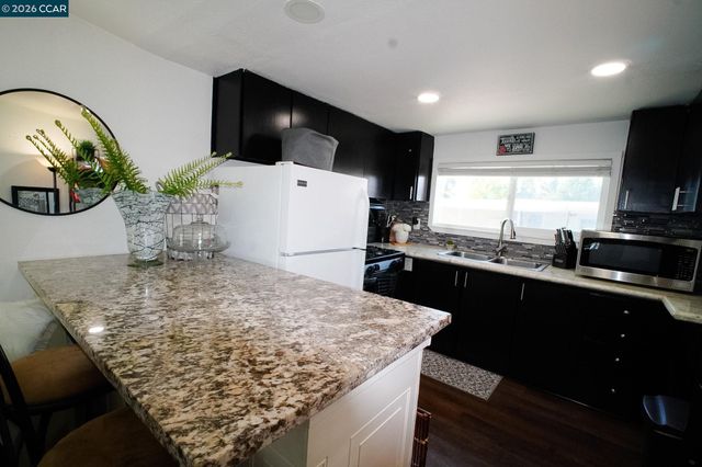 3875 Castro Valley Blvd 32, Castro Valley, CA 94546