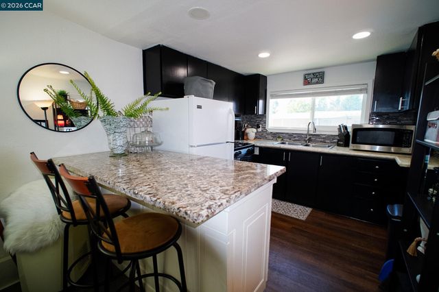 3875 Castro Valley Blvd 32, Castro Valley, CA 94546
