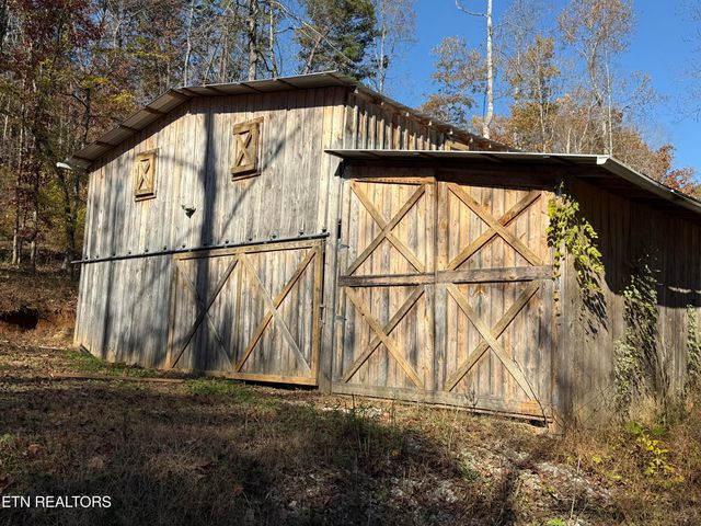 673 Reagan Valley Rd, Tellico Plains, TN 37385