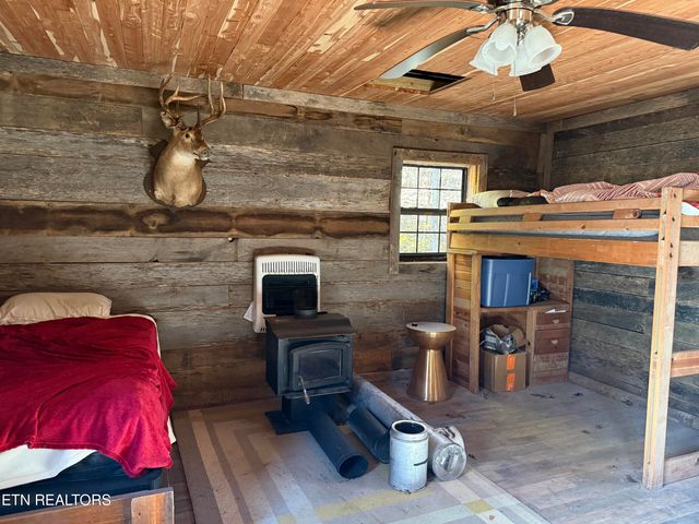 673 Reagan Valley Rd, Tellico Plains, TN 37385