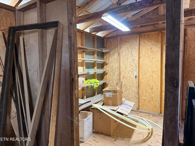 673 Reagan Valley Rd, Tellico Plains, TN 37385