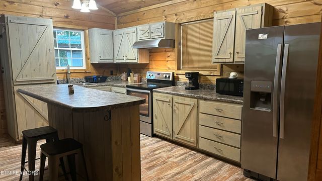 673 Reagan Valley Rd, Tellico Plains, TN 37385
