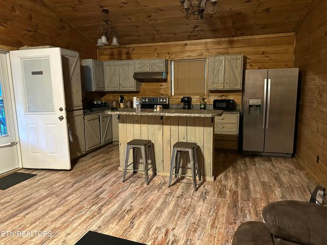 673 Reagan Valley Rd, Tellico Plains, TN 37385