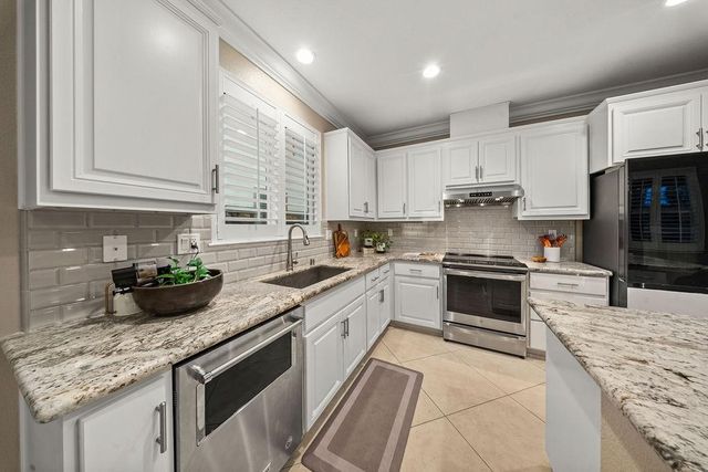 1413 Greenbrier Rd, West Sacramento, CA 95691