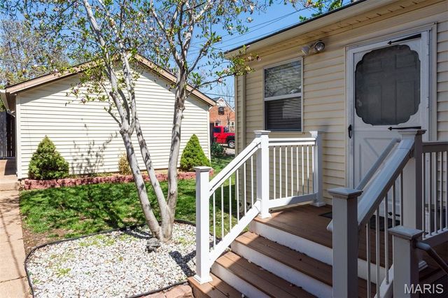 6553 Lindenwood Place, St Louis, MO 63109