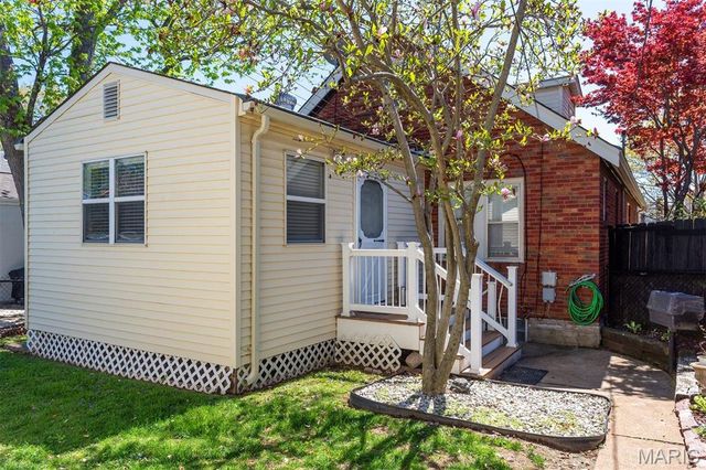 6553 Lindenwood Place, St Louis, MO 63109