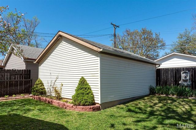 6553 Lindenwood Place, St Louis, MO 63109