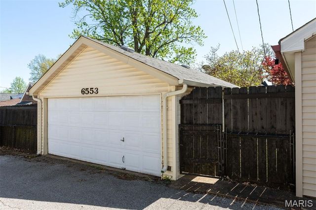 6553 Lindenwood Place, St Louis, MO 63109