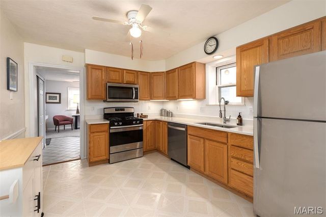 6553 Lindenwood Place, St Louis, MO 63109