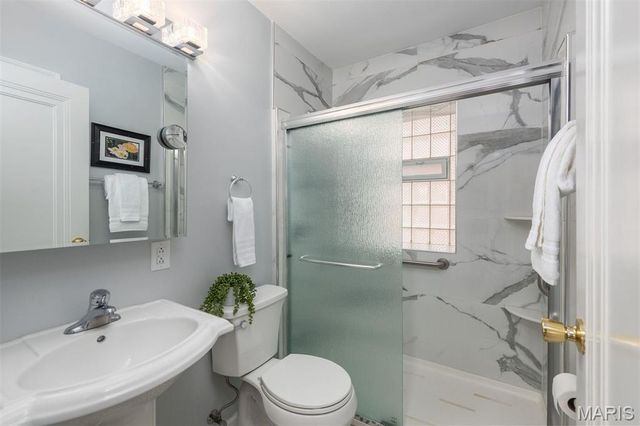 6553 Lindenwood Place, St Louis, MO 63109