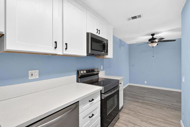 2812 N Auburn Court 210, Palm Springs, CA 92262