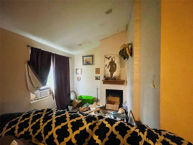 219 Hartford Drive, Conroe, TX 77303