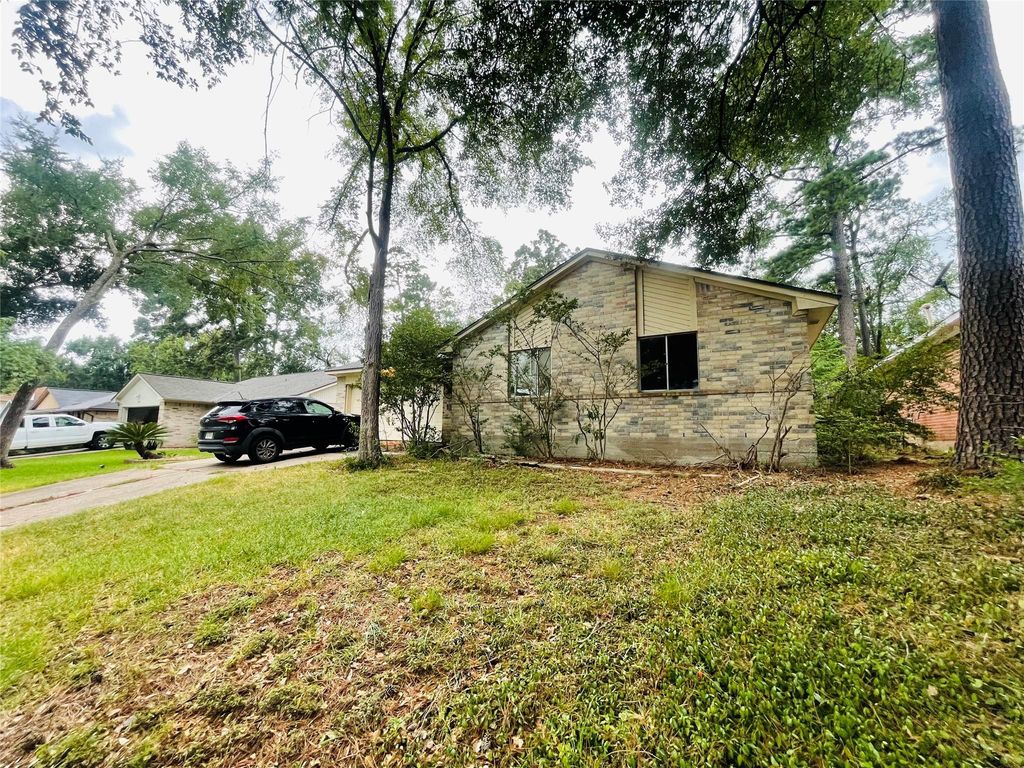 219 Hartford Drive, Conroe, TX 77303