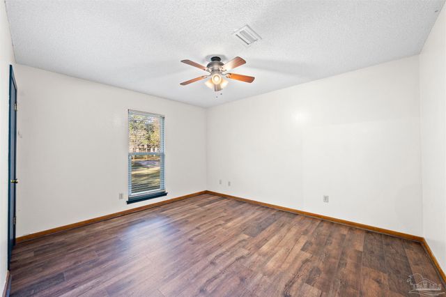 10205 N Loop Rd, Pensacola, FL 32507