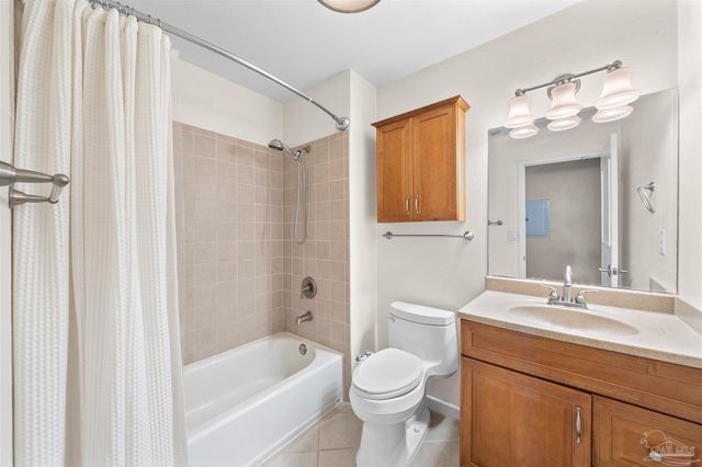 10205 N Loop Rd, Pensacola, FL 32507