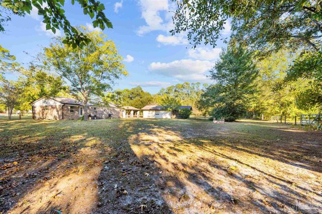 10205 N Loop Rd, Pensacola, FL 32507