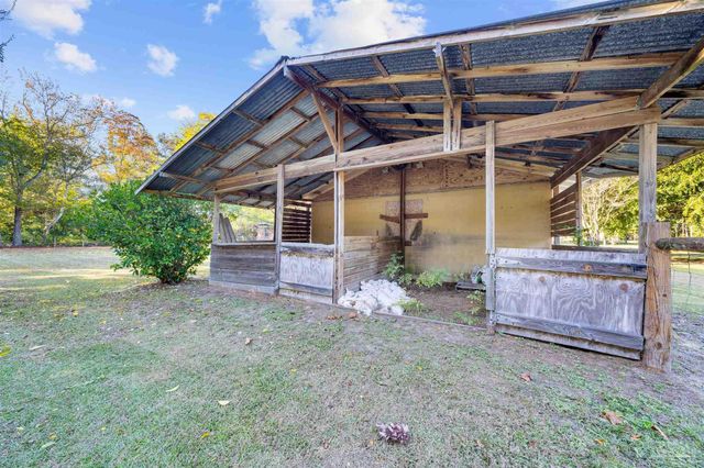 10205 N Loop Rd, Pensacola, FL 32507