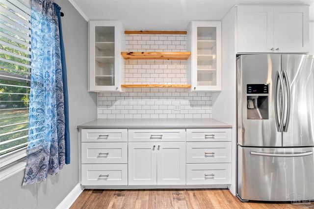 10205 N Loop Rd, Pensacola, FL 32507