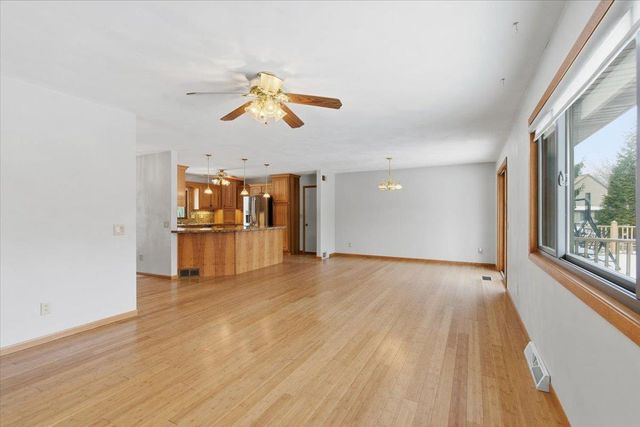 2 W Spyglass Court, Madison, WI 53717