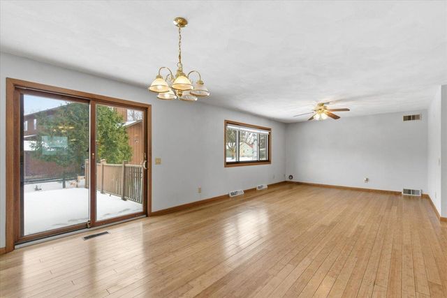 2 W Spyglass Court, Madison, WI 53717