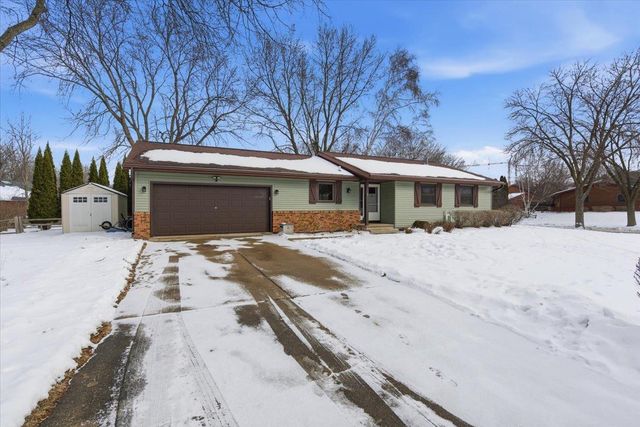 2 W Spyglass Court, Madison, WI 53717