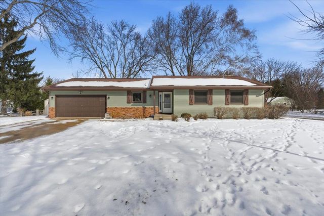 2 W Spyglass Court, Madison, WI 53717