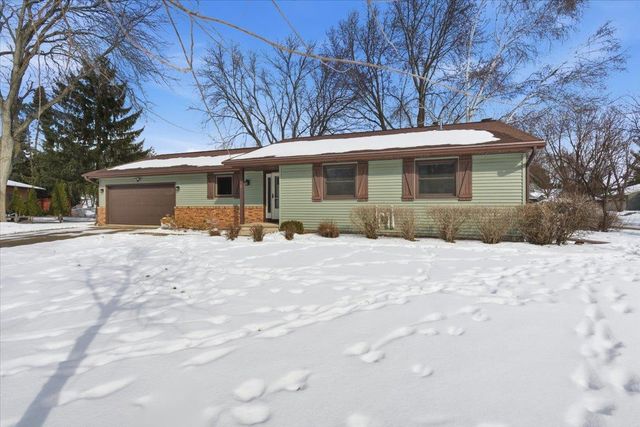 2 W Spyglass Court, Madison, WI 53717