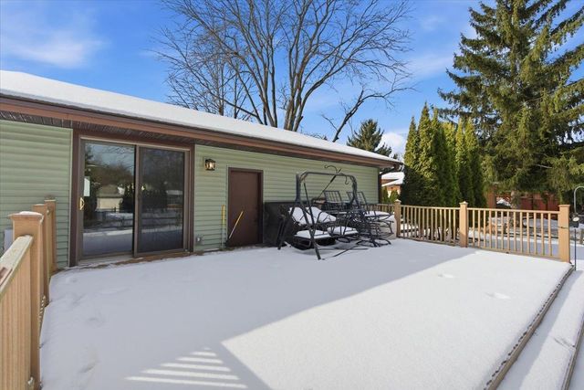 2 W Spyglass Court, Madison, WI 53717