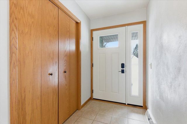 2 W Spyglass Court, Madison, WI 53717