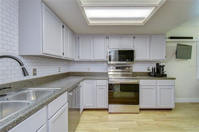 5301 BRADBURY COURT, Tampa, FL 33624