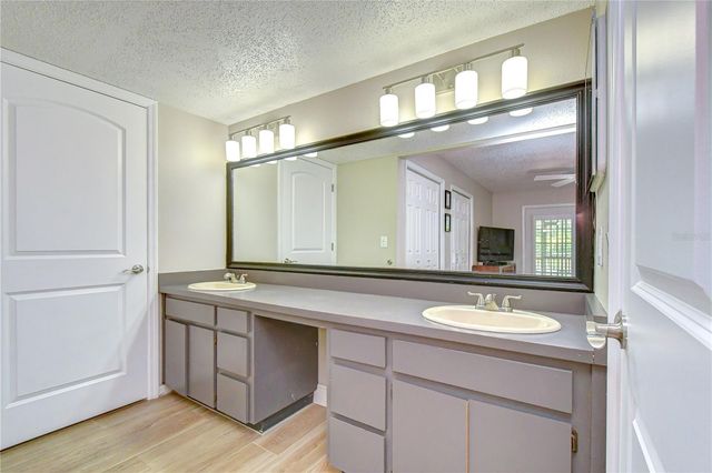 5301 BRADBURY COURT, Tampa, FL 33624