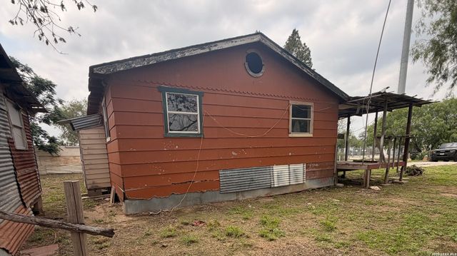 508 N BRIGHT DR, Devine, TX 78016