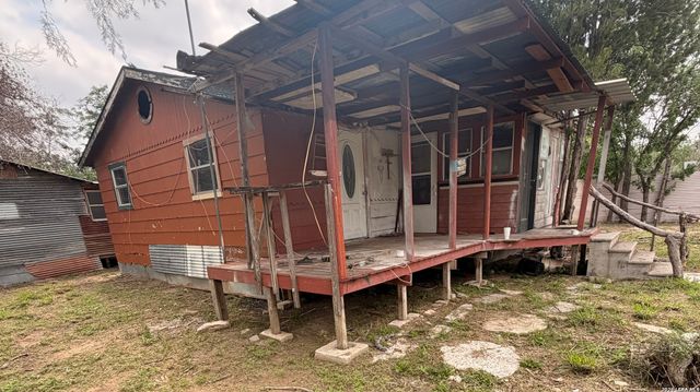 508 N BRIGHT DR, Devine, TX 78016