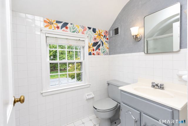 7 Cliffmore Road, West Hartford, CT 06107