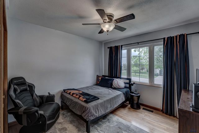 5420 SNOWBERRY LN, Rapid City, SD 57702