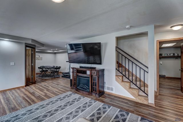5420 SNOWBERRY LN, Rapid City, SD 57702