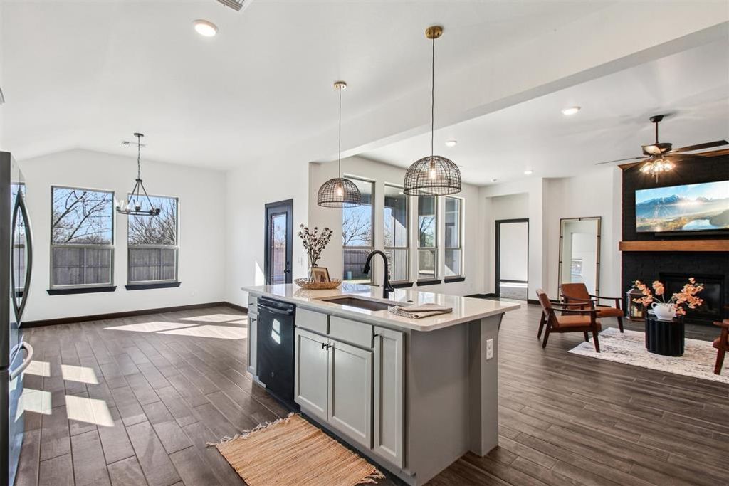 Image 18 of property listing at 13320 SW 8th Street, Yukon, OK 73099