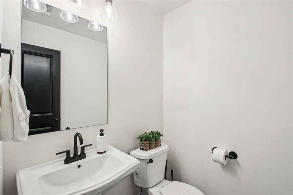 Image 19 of property listing at 13320 SW 8th Street, Yukon, OK 73099