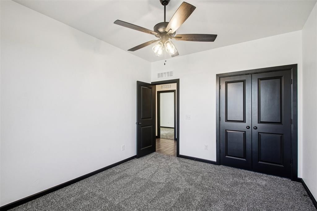 Image 27 of property listing at 13320 SW 8th Street, Yukon, OK 73099