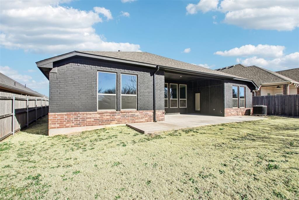 Image 39 of property listing at 13320 SW 8th Street, Yukon, OK 73099