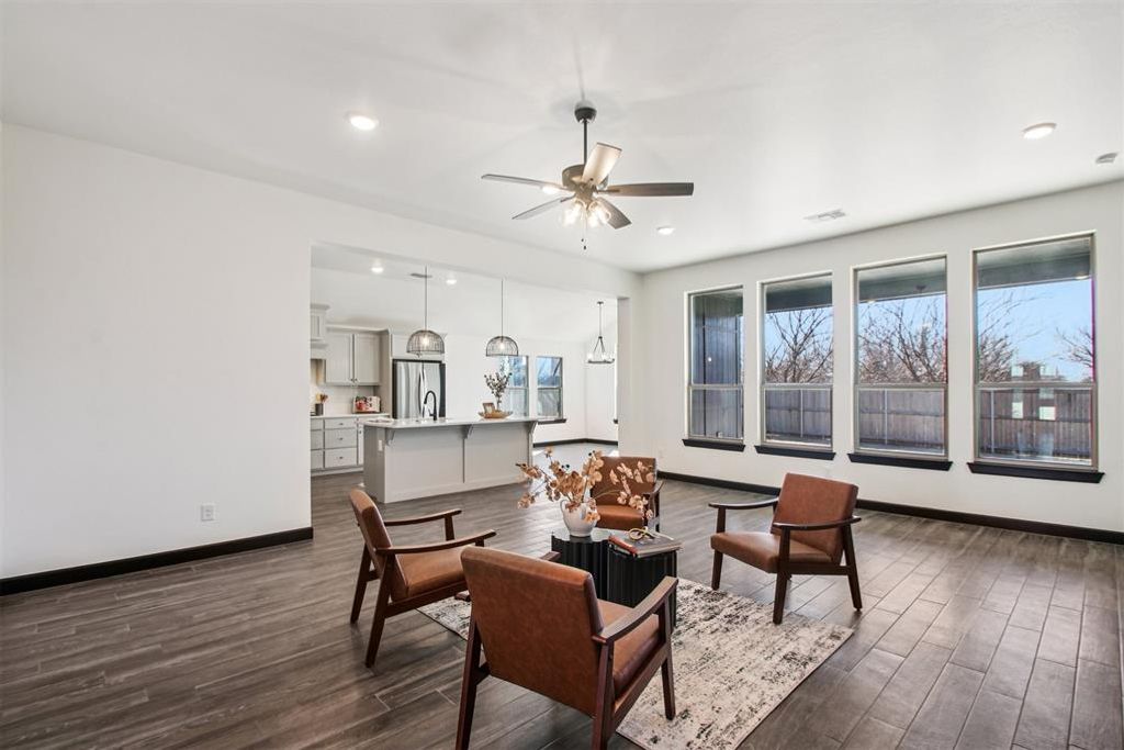 Image 7 of property listing at 13320 SW 8th Street, Yukon, OK 73099