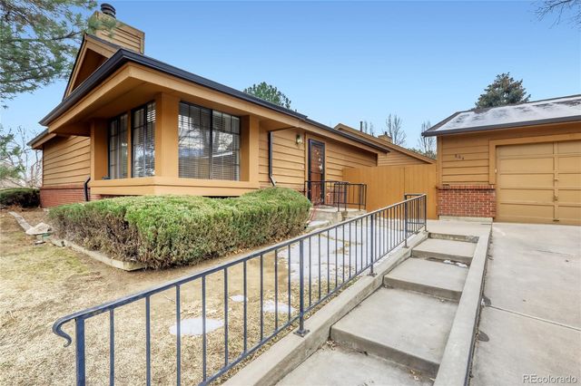 204 S Eagle Circle, Aurora, CO 80012