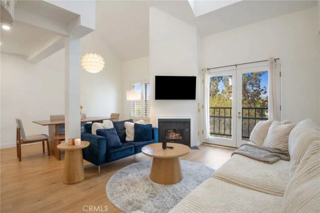 13220 Valleyheart Drive 305, Studio City, CA 91604